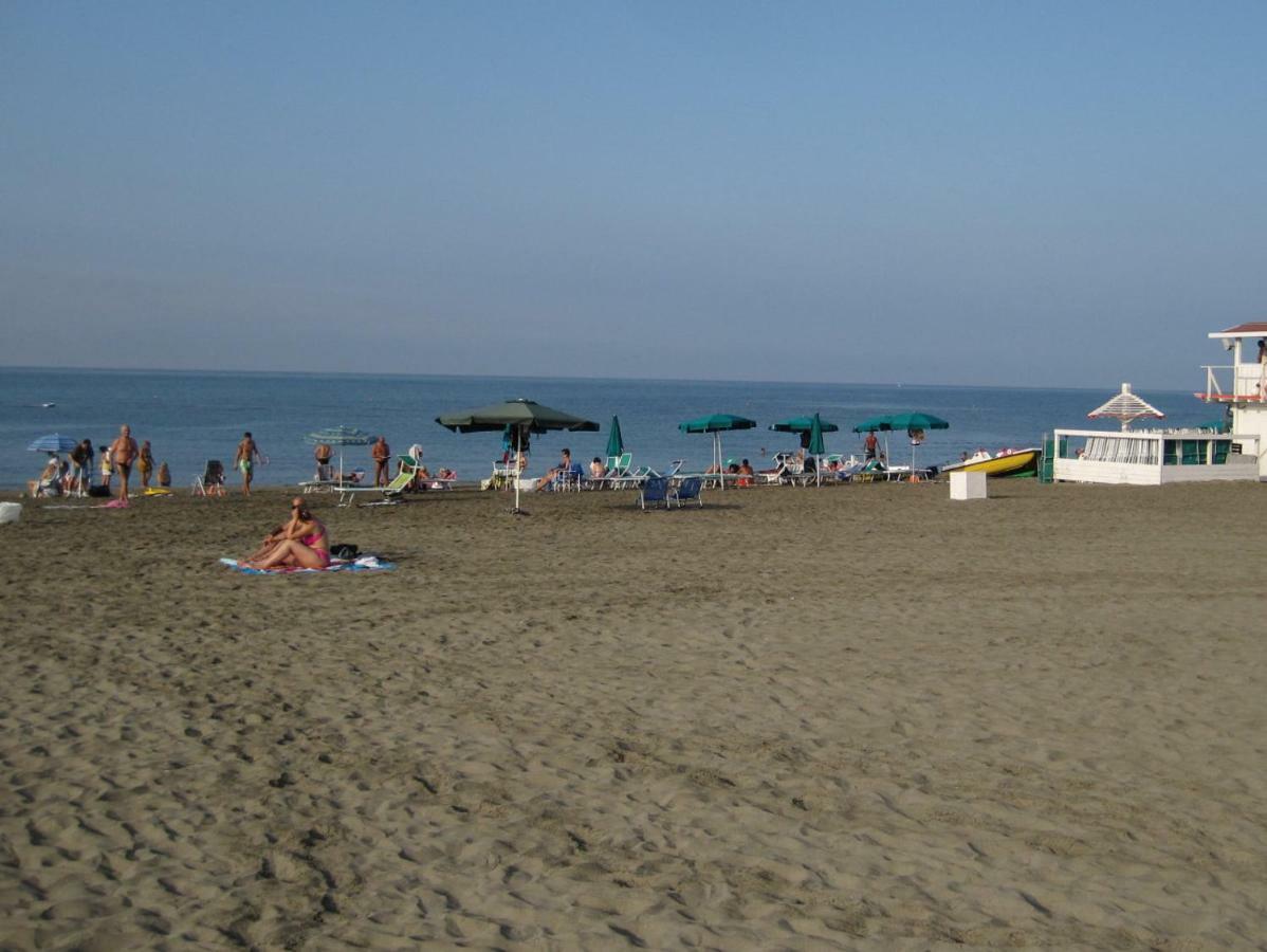 Happy House Mare Di Roma Lido di Ostia Exterior foto